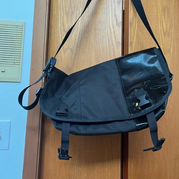 Timbuk2 Black Messenger Bag with Glossy Accents - Picture 1 of 5